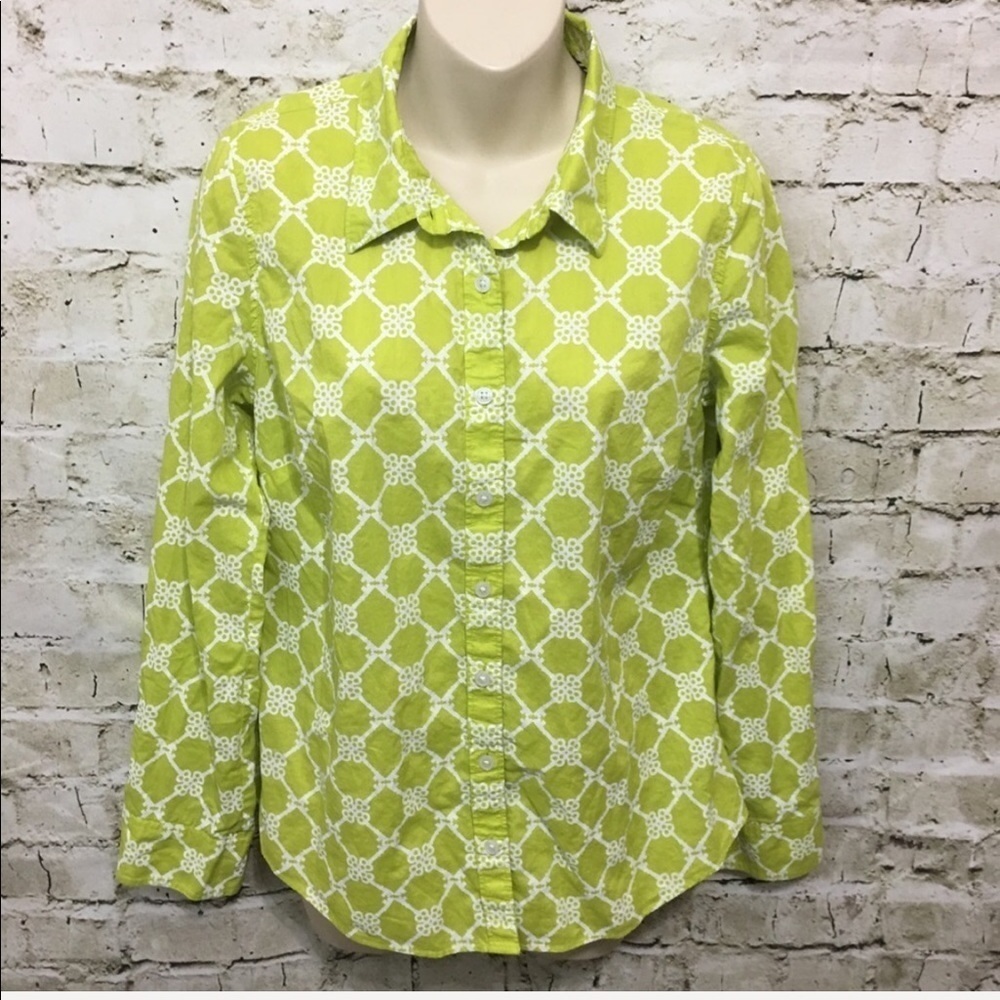 🌻 Crown & Ivy Green Patterned Button Up Shirt
